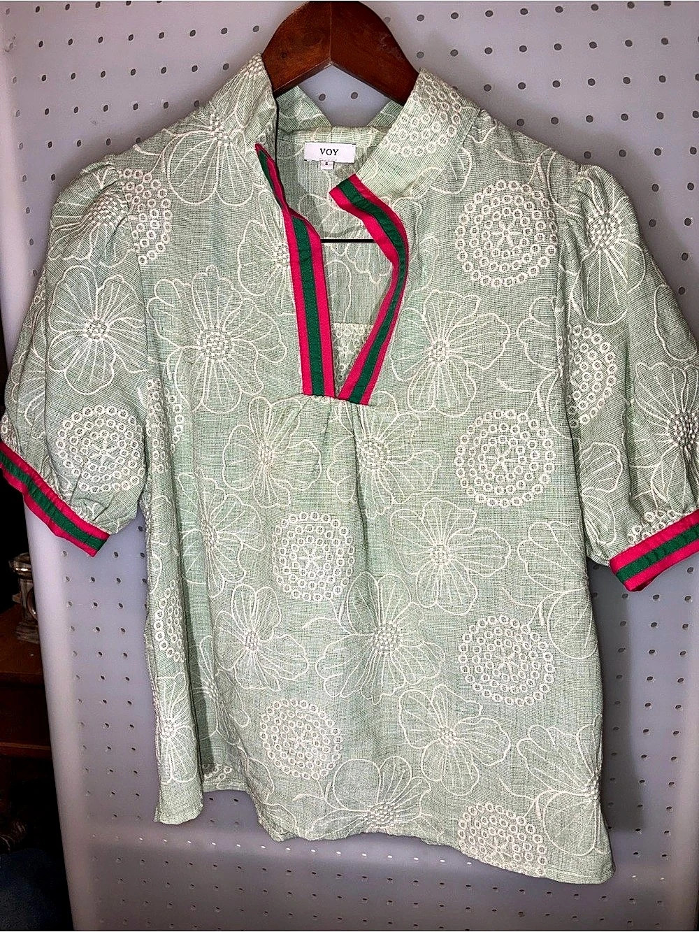VOY Floral Tunic in Green & Pink Size Small Like New
